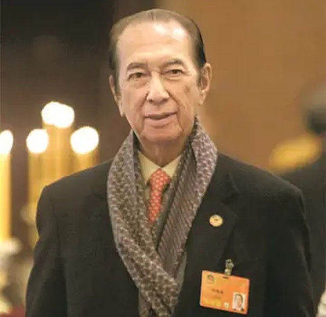 澳门赌王何鸿燊简介（何鸿燊：不想一辈子当和尚，迎娶14岁的二太蓝琼缨）