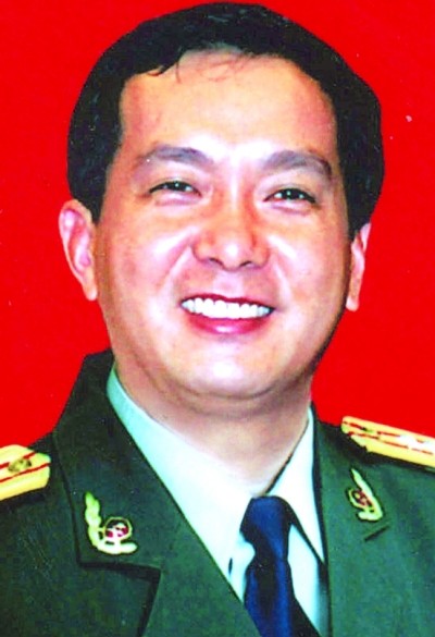 丁晓兵简介（全军唯一用左手敬礼的将军，割断自己伤臂，押回越军俘虏）