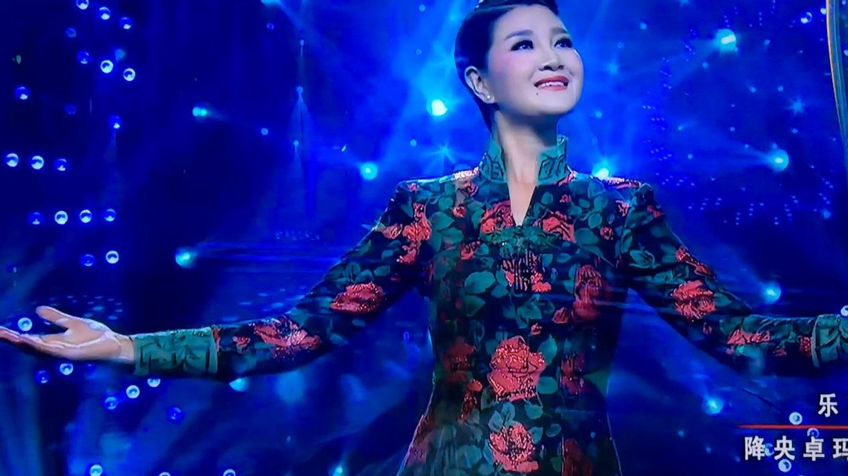 降央卓玛简介（降央卓玛：嫁普通老公，给5个兄弟买车，被婆婆当亲女儿疼爱）