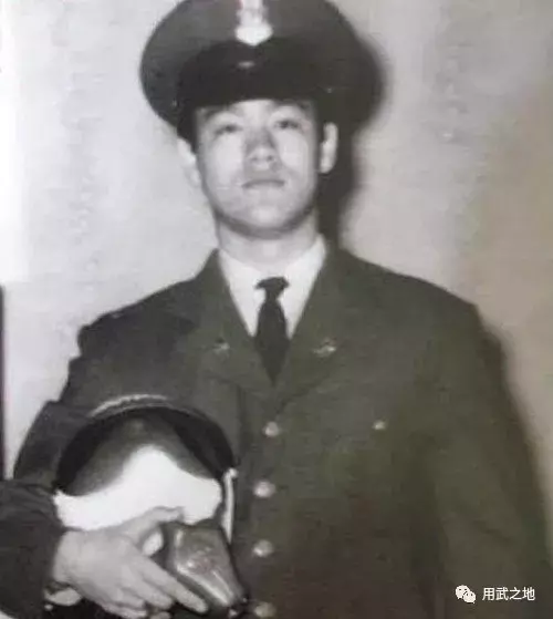 一代功夫巨星李小龙简介（你所不知道的李小龙！）