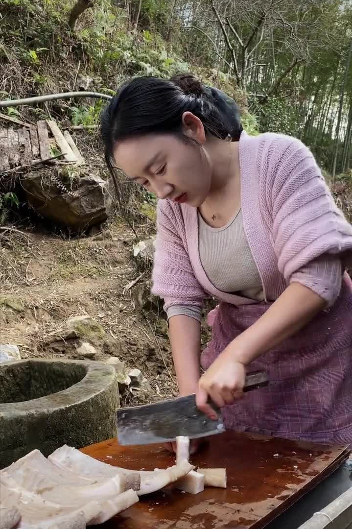 乡愁沈丹个人资料简介(从离异负债到带全村人致富，单亲妈妈如何完成蜕变？)