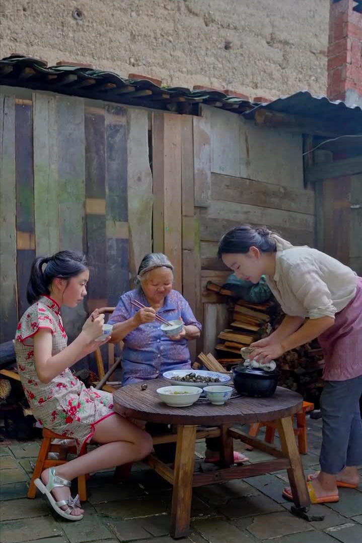 乡愁沈丹个人资料简介(从离异负债到带全村人致富，单亲妈妈如何完成蜕变？)