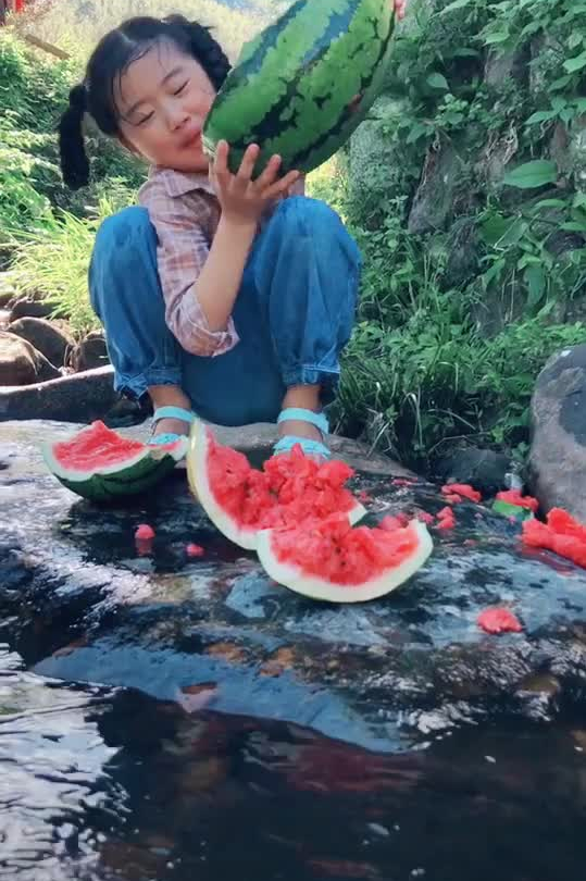 乡愁沈丹个人资料简介(从离异负债到带全村人致富，单亲妈妈如何完成蜕变？)