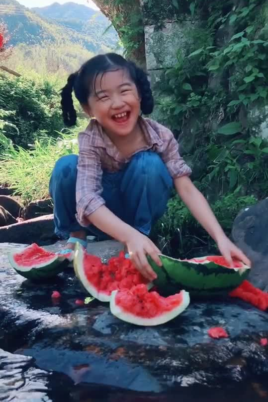 乡愁沈丹个人资料简介(从离异负债到带全村人致富，单亲妈妈如何完成蜕变？)