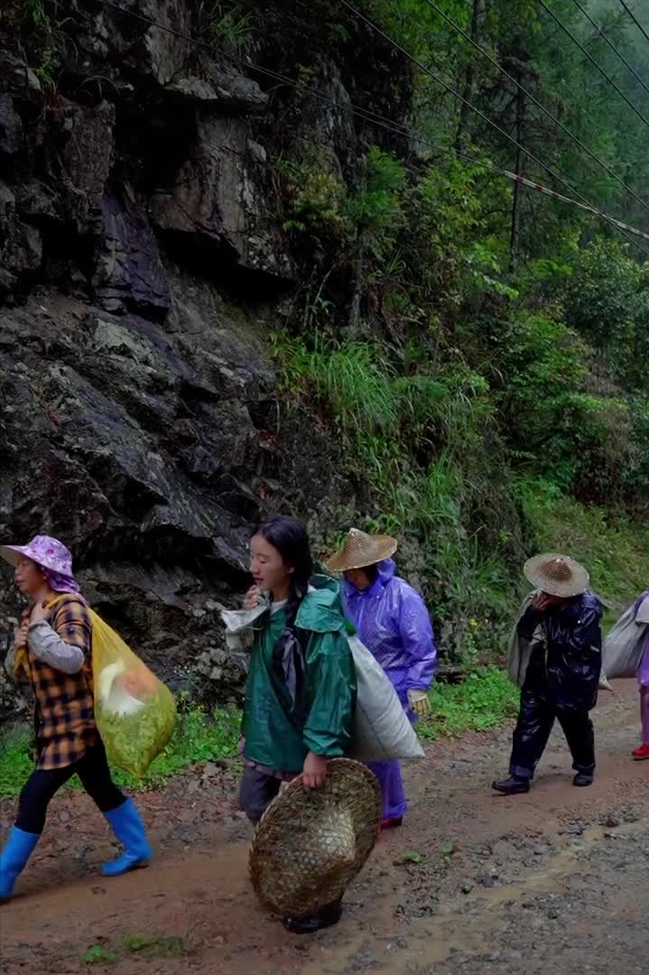 乡愁沈丹个人资料简介(从离异负债到带全村人致富，单亲妈妈如何完成蜕变？)