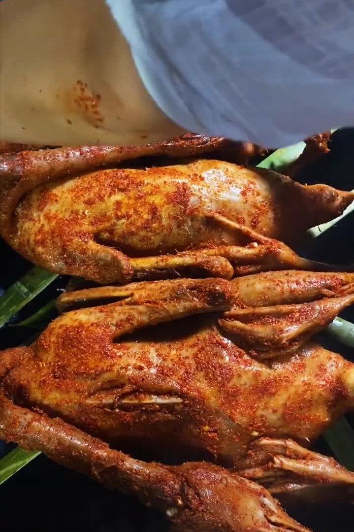 乡愁沈丹个人资料简介(从离异负债到带全村人致富，单亲妈妈如何完成蜕变？)