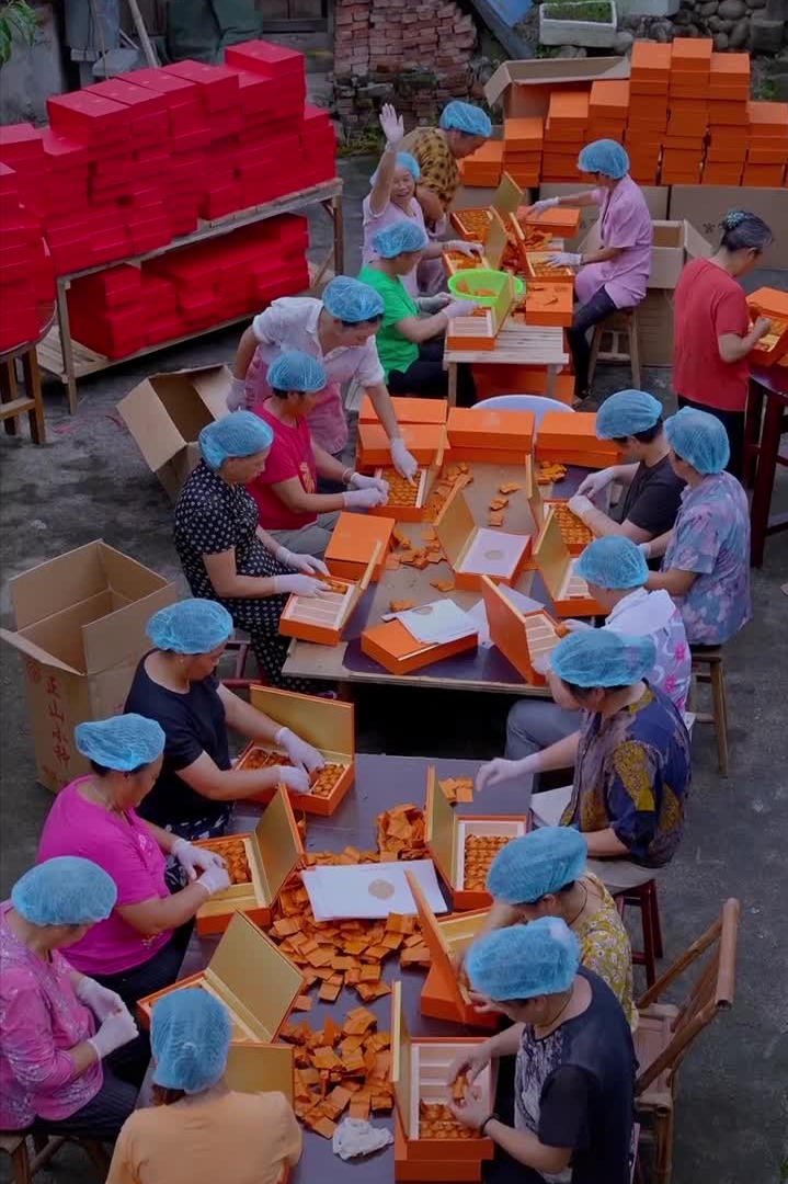 乡愁沈丹个人资料简介(从离异负债到带全村人致富，单亲妈妈如何完成蜕变？)