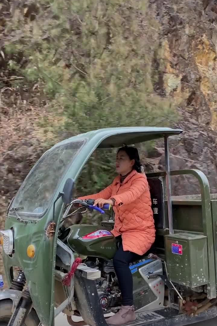 乡愁沈丹个人资料简介(从离异负债到带全村人致富，单亲妈妈如何完成蜕变？)