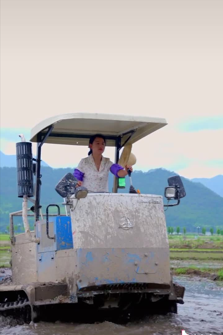 乡愁沈丹个人资料简介(从离异负债到带全村人致富，单亲妈妈如何完成蜕变？)