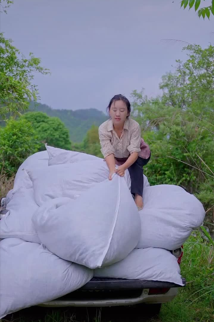 乡愁沈丹个人资料简介(从离异负债到带全村人致富，单亲妈妈如何完成蜕变？)