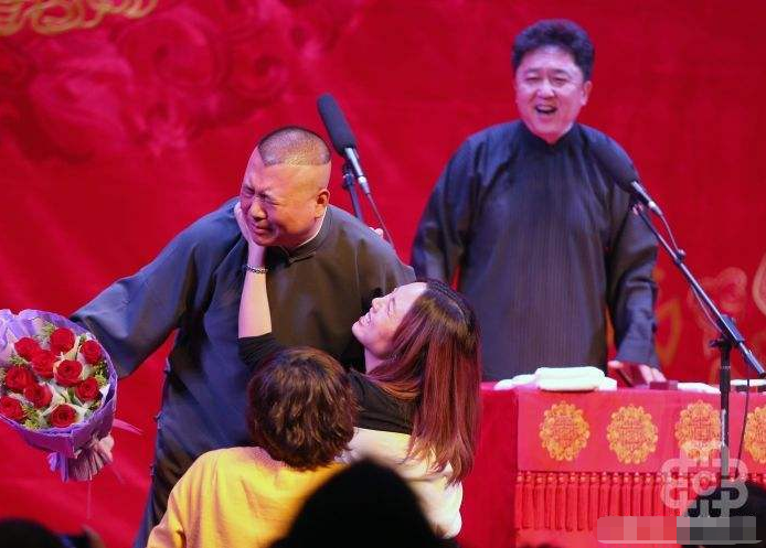 相声于谦简介（娶19岁女学生，不赚钱时靠老婆养，两个儿子归郭德纲管）