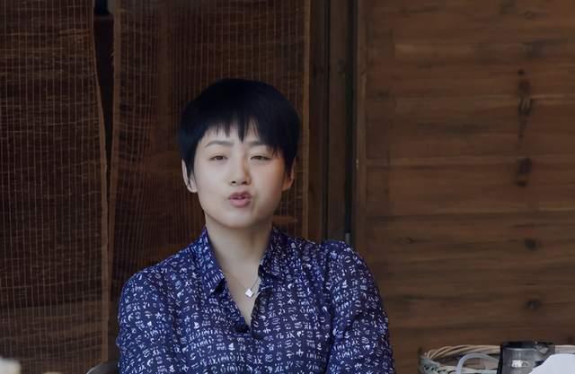 相声于谦简介（娶19岁女学生，不赚钱时靠老婆养，两个儿子归郭德纲管）