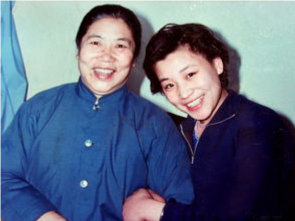 小香玉简介（豫剧名家“小香玉”：爱情亲情都有泪，再婚被小丈夫宠成幸福妈妈）