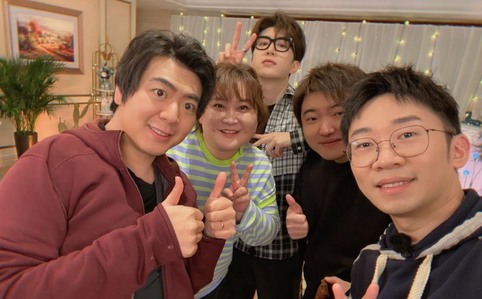 吴彤是谁(吴彤：史上最呆萌导演，搞笑担当，他到底有什么魅力？)