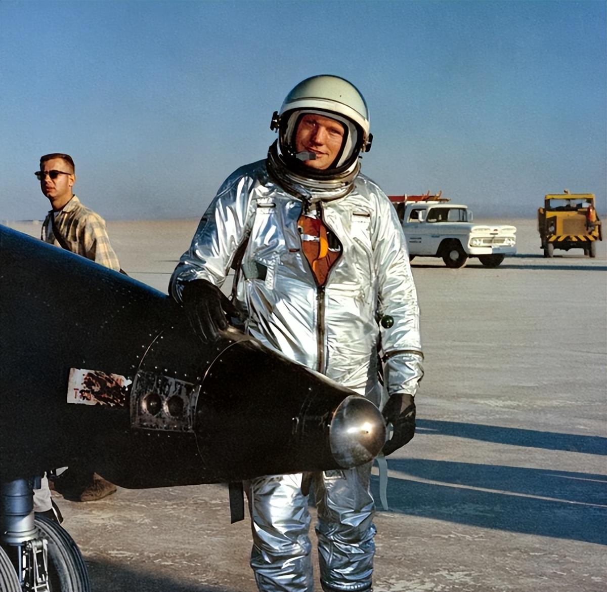 第一个登上月球的人是谁（阿姆斯特朗在月球到底经历了什么？）