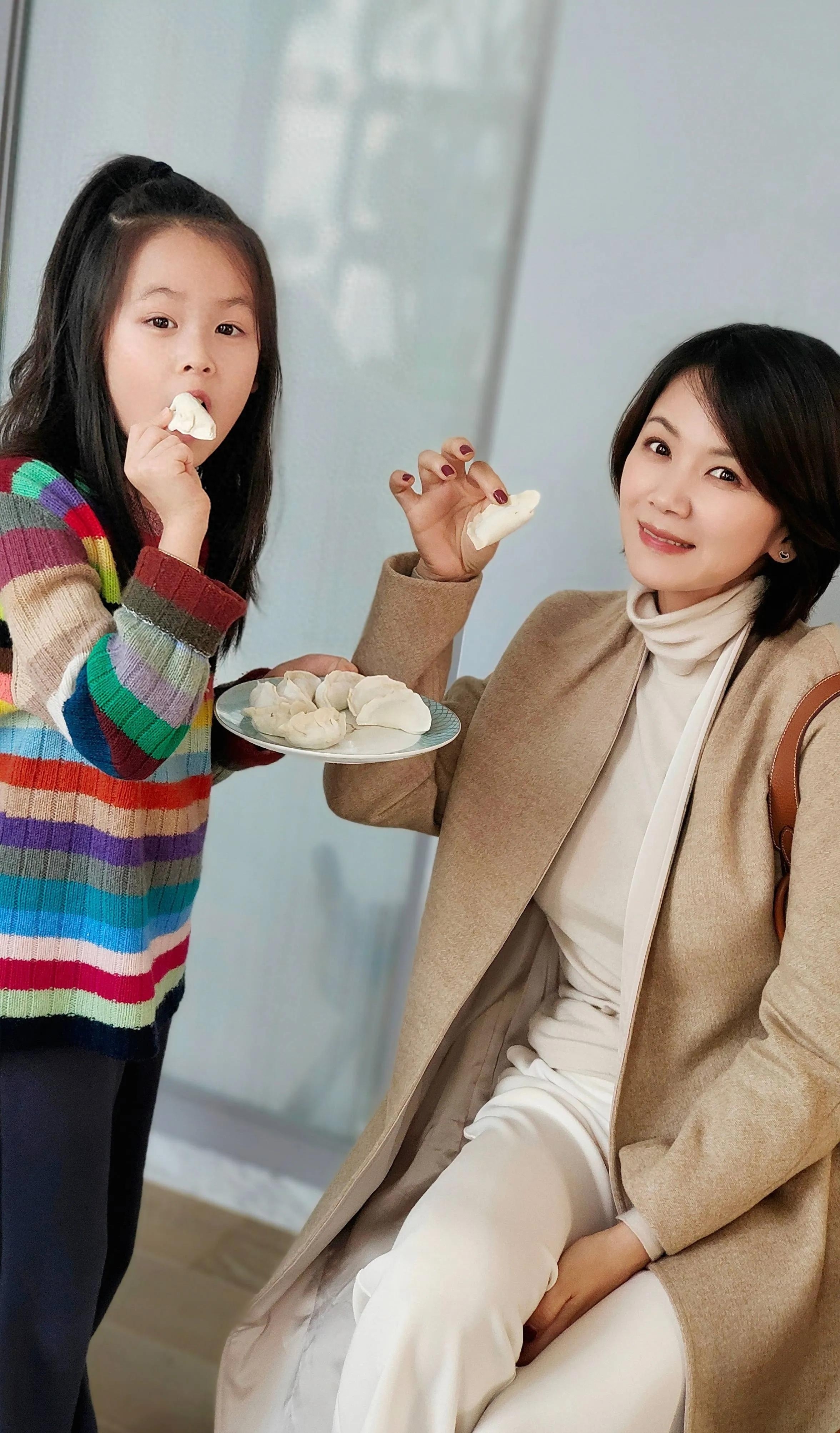 曹曦文个人资料：有过一段婚姻，此生不变的爱人是女儿