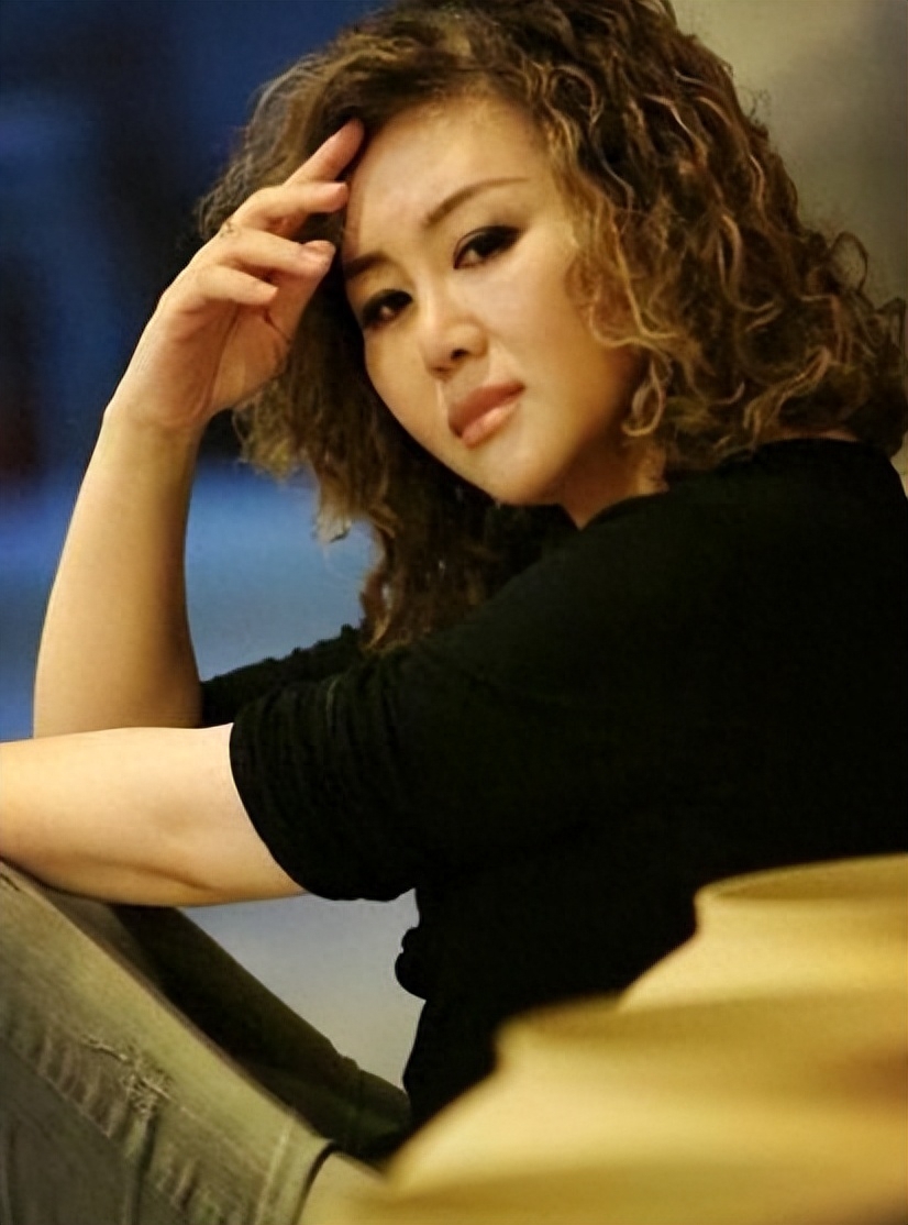 方静个人资料：一生未婚，患癌早逝痛了父母心