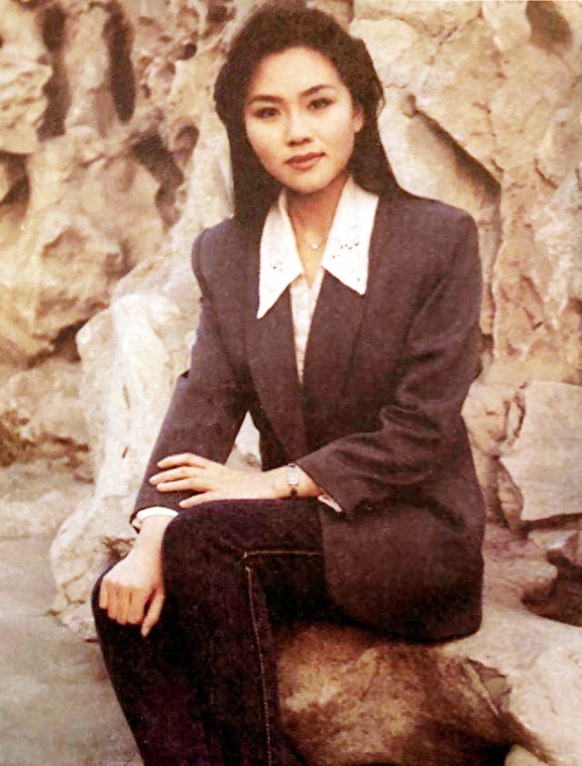 方静个人资料：一生未婚，患癌早逝痛了父母心