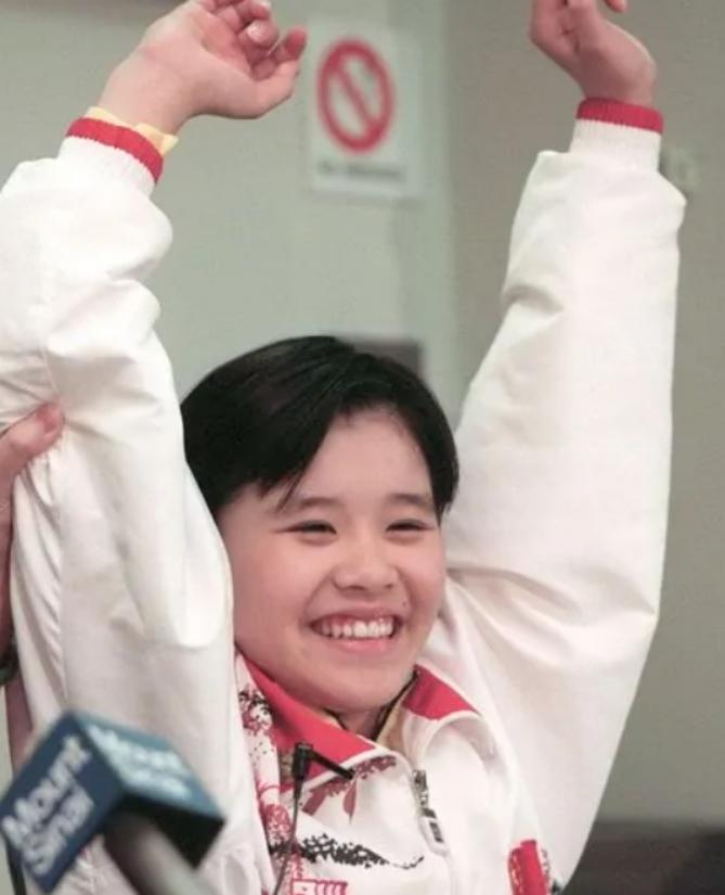 桑兰是谁(“跳马皇后”桑兰：17岁瘫痪，33岁冒死产子，被丈夫宠成公主)