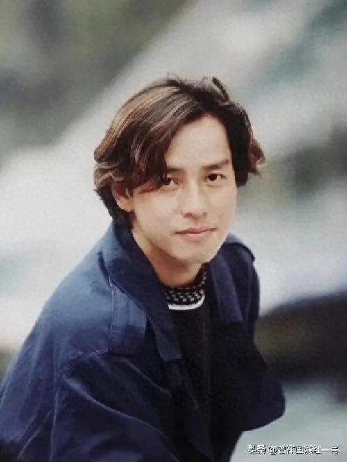 谭咏麟个人资料：80年代香港歌坛领头人 ，被誉为歌坛校长