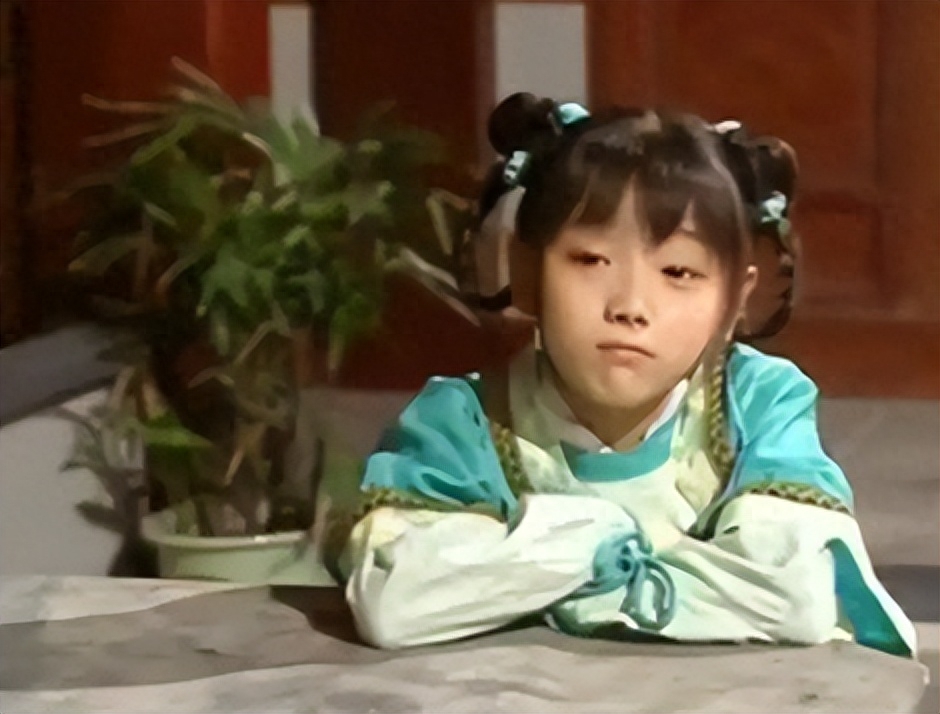 “小鸽子”胡雅斯个人资料：6岁出道，13岁隐退，31岁却剃度出家为尼