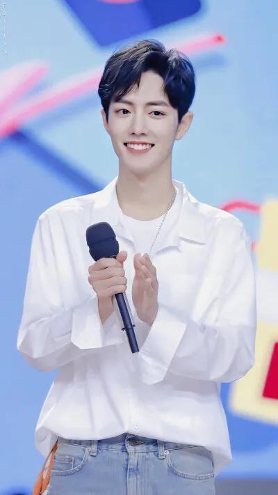 肖战个人简介和简介（肖战，从素人出道，到红透半边天的顶流，一切都是历经磨练换来）