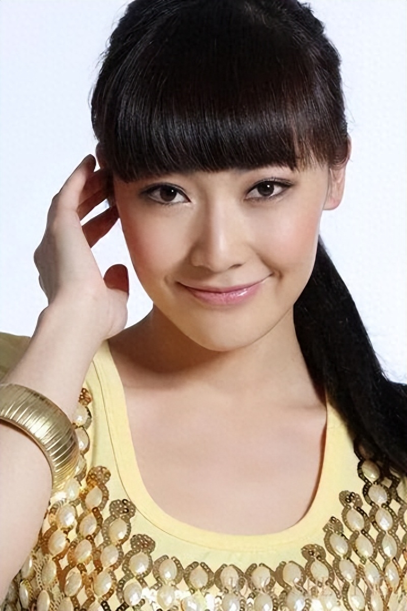 演员阿斯茹个人资料，嫁给瘫痪的谷智鑫，结婚9年生两子