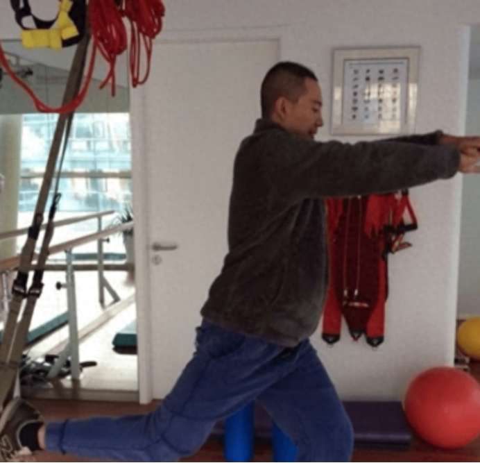 演员谷智鑫个人资料：34岁拍戏坠马瘫痪，女友照顾他9年，未办婚礼成遗憾