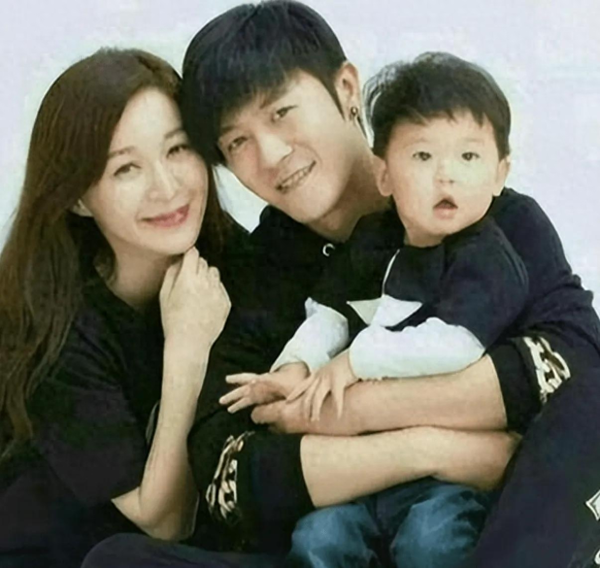 演员林雨申个人资料：母亲是制作人，娶导演杨雨辰，低调幸福13年