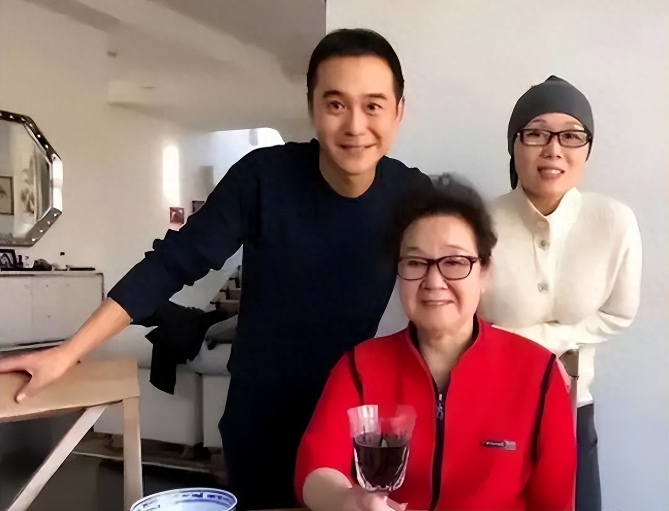 演员吴琼个人资料：我这辈子最正确的决定，就是和大11岁的婆婆处成姐妹