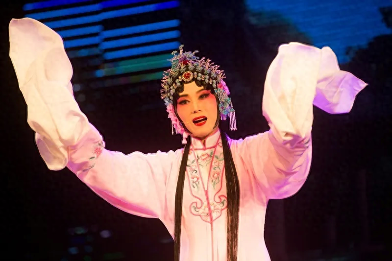 演员吴琼个人资料：我这辈子最正确的决定，就是和大11岁的婆婆处成姐妹