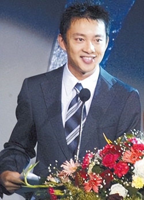 “央视才子”亚宁个人资料：被迫转型成总裁，53岁已满头白发婚姻成谜