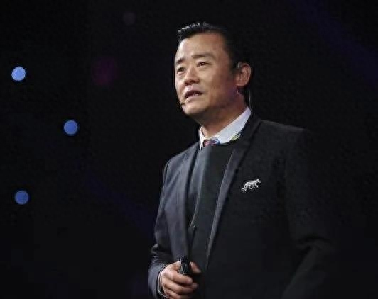 周立波个人资料：看破红尘终退圈，注销工作室不再演出，专心美国养老！