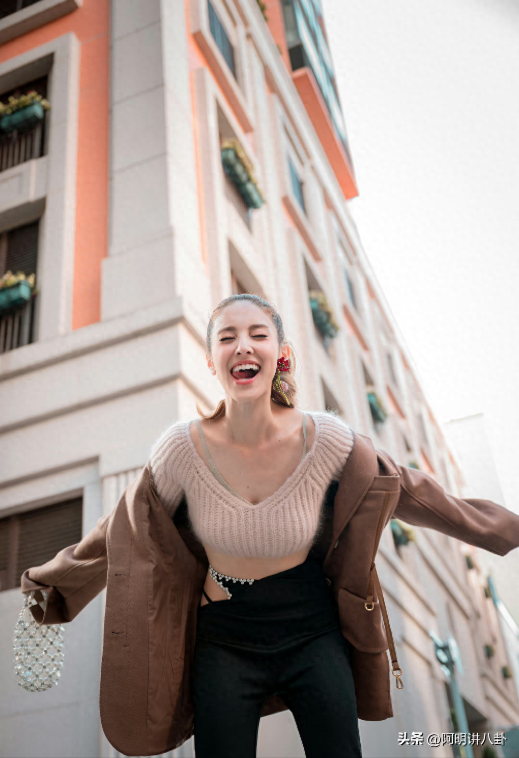 “最美港姐”陈凯琳个人资料：身材丰满，混血颜值美如娇花，太让人沉迷了吧